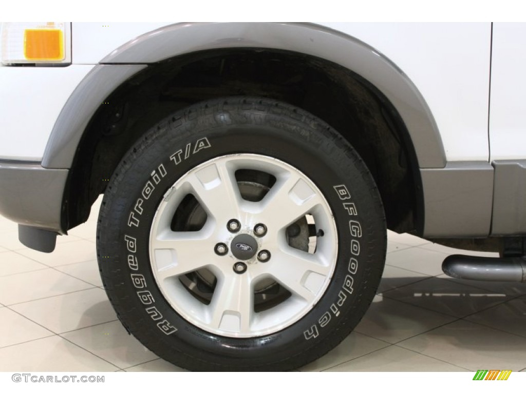 2003 Explorer XLT 4x4 - Oxford White / Graphite Grey photo #19