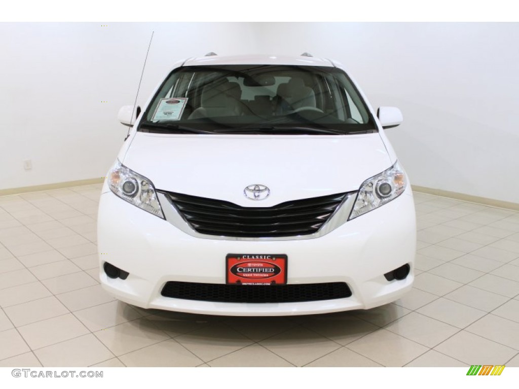 2011 Sienna LE - Super White / Light Gray photo #2