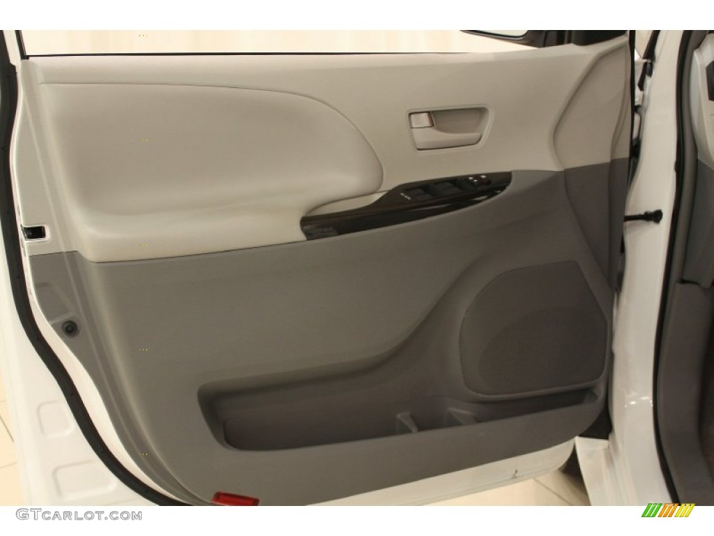 2011 Sienna LE - Super White / Light Gray photo #5