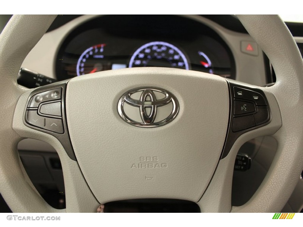 2011 Sienna LE - Super White / Light Gray photo #7