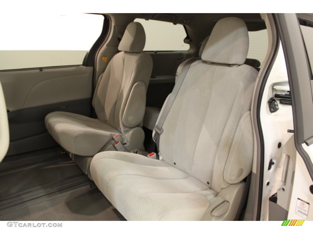 2011 Sienna LE - Super White / Light Gray photo #16