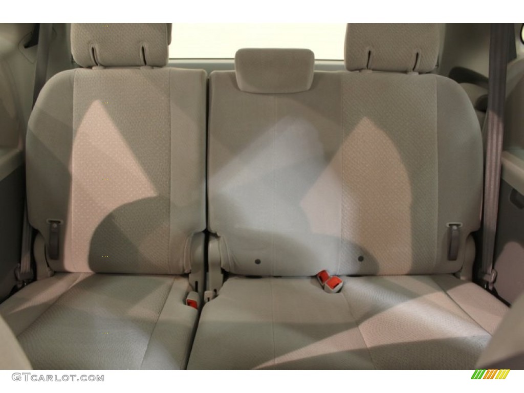 2011 Sienna LE - Super White / Light Gray photo #17