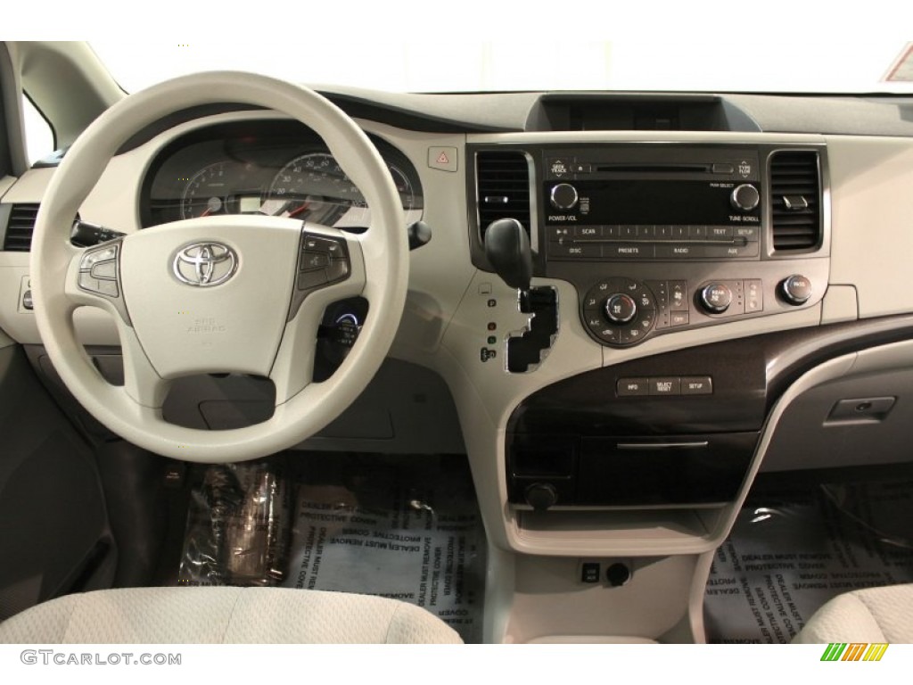 2011 Sienna LE - Super White / Light Gray photo #19