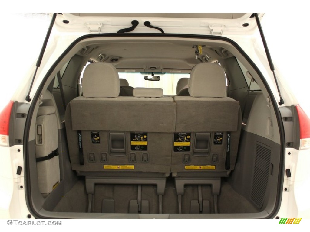 2011 Sienna LE - Super White / Light Gray photo #21