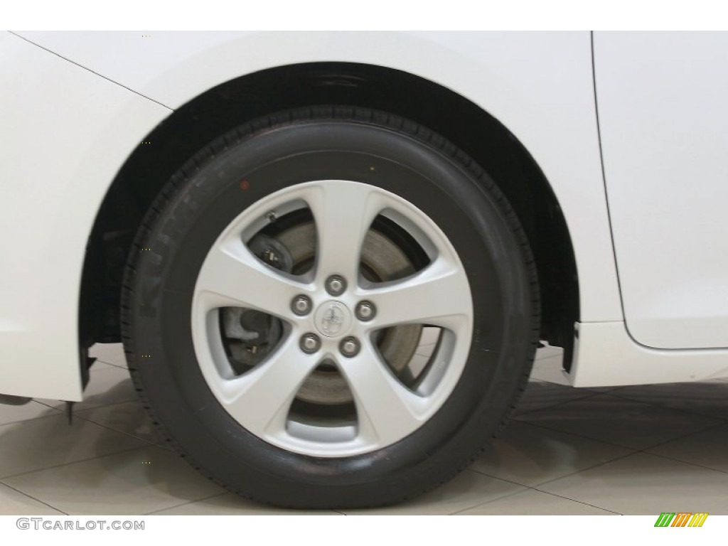 2011 Sienna LE - Super White / Light Gray photo #23