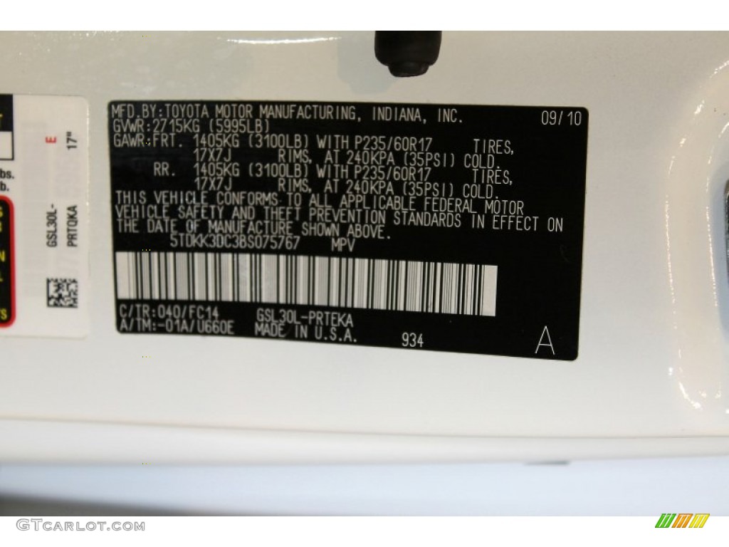 2011 Sienna LE - Super White / Light Gray photo #24