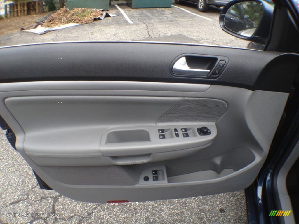 2007 Volkswagen Jetta 2.5 Sedan Art Gray Door Panel Photo #62841143