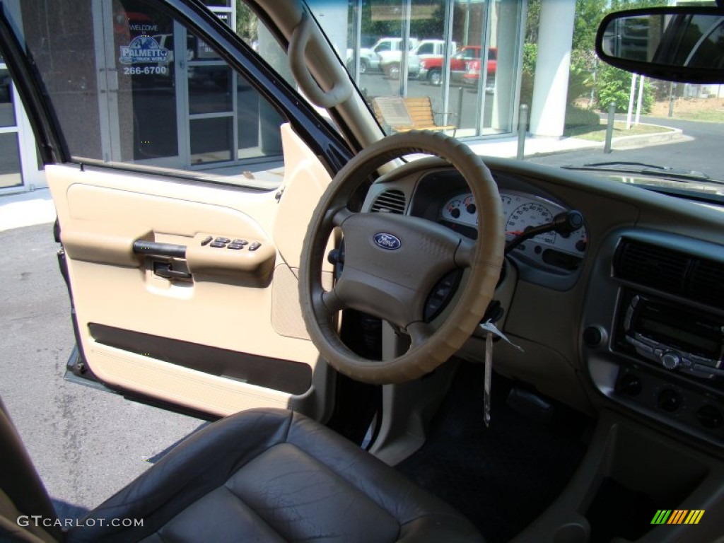 2005 Explorer Sport Trac Adrenalin - Black Clearcoat / Medium Dark Flint photo #18