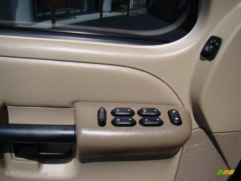 2005 Explorer Sport Trac Adrenalin - Black Clearcoat / Medium Dark Flint photo #21