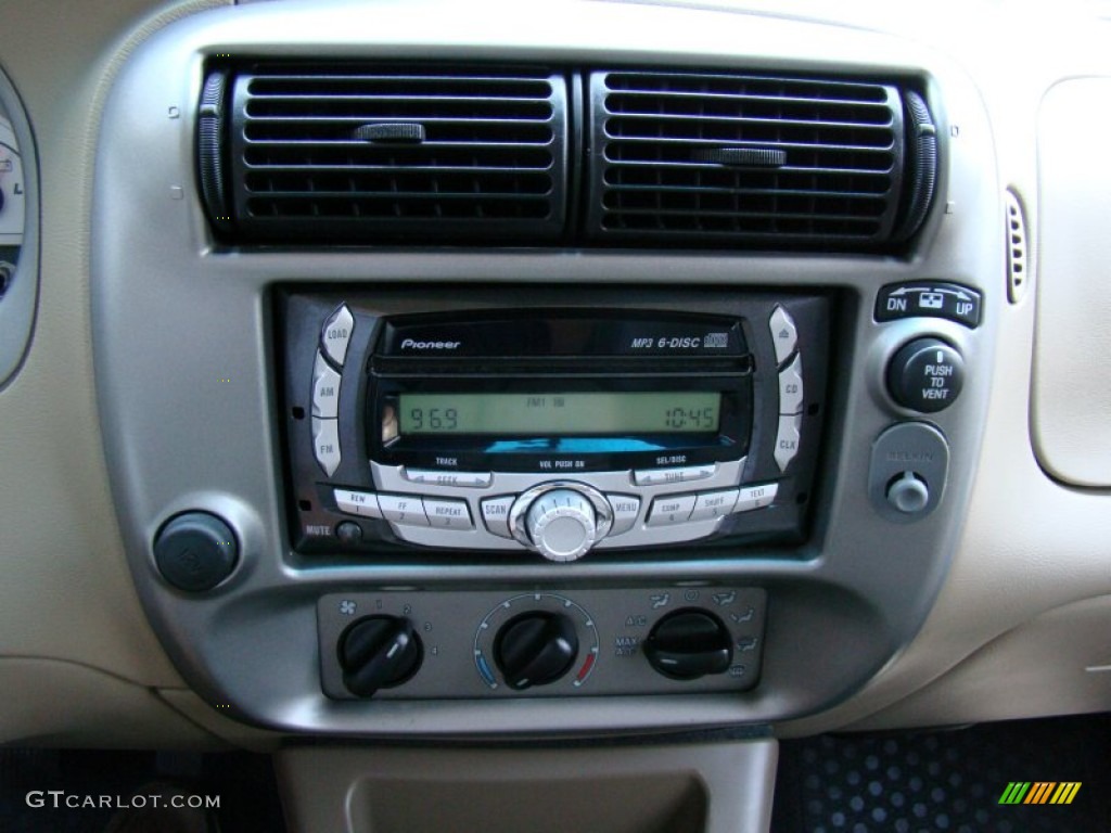 2005 Explorer Sport Trac Adrenalin - Black Clearcoat / Medium Dark Flint photo #22