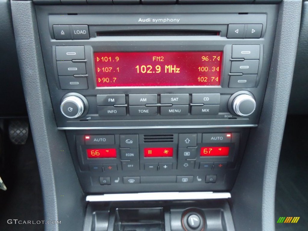 2007 Audi S4 4.2 quattro Sedan Controls Photos