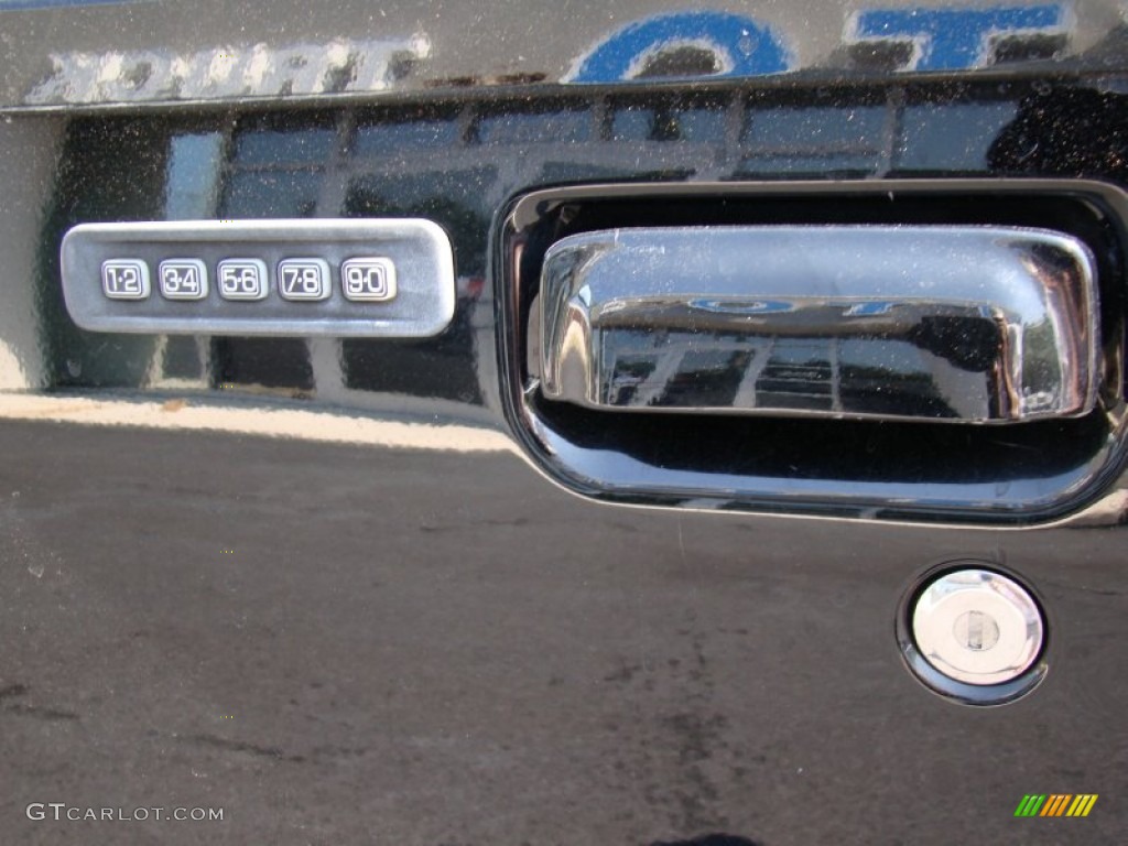 2005 Explorer Sport Trac Adrenalin - Black Clearcoat / Medium Dark Flint photo #35