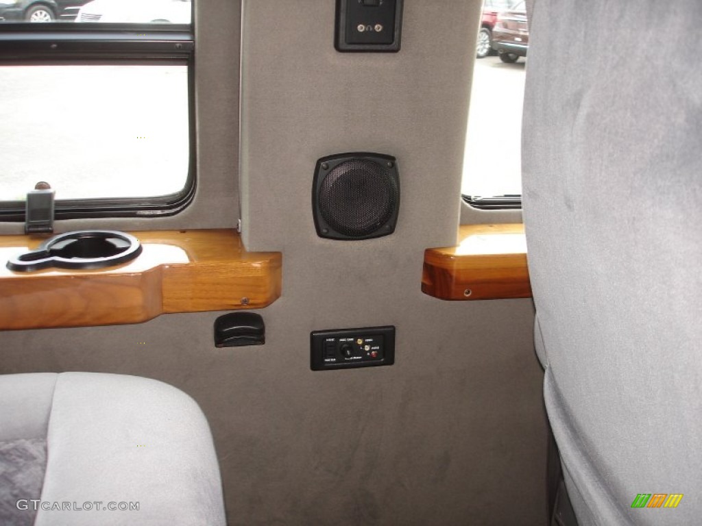 2003 Express 1500 Passenger Conversion Van - Summit White / Medium Dark Pewter photo #16