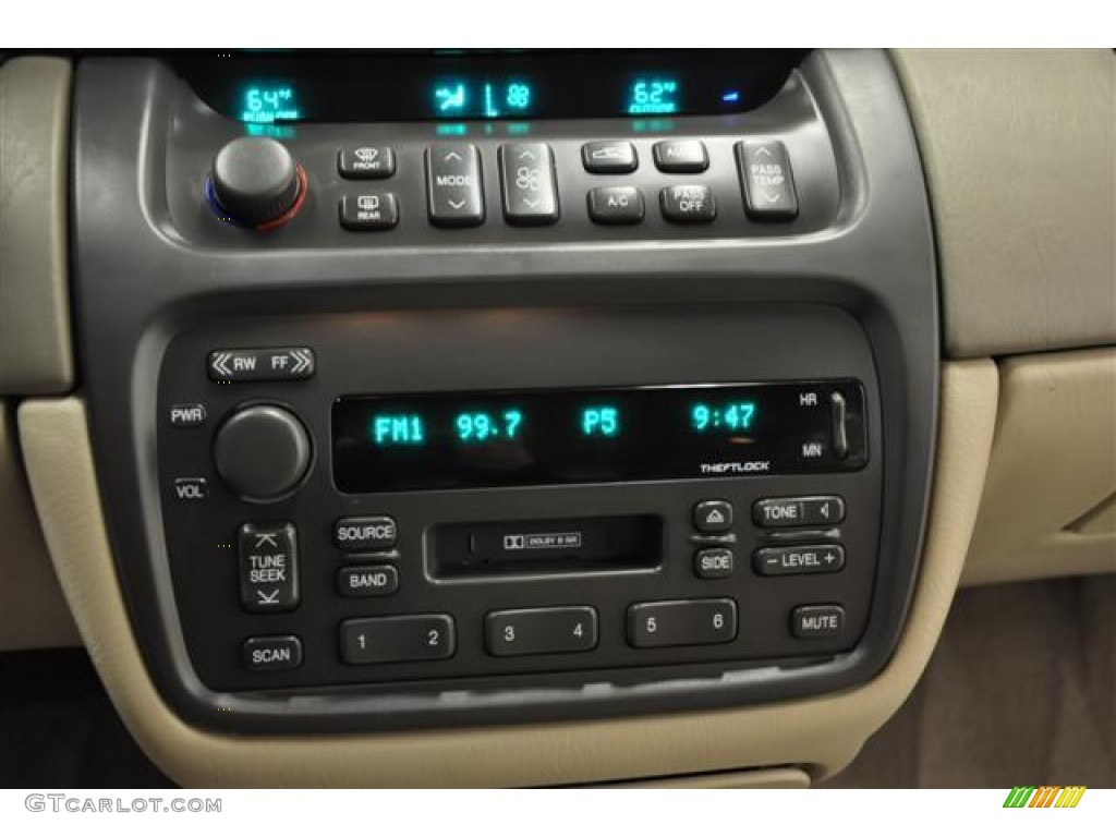 2000 Cadillac DeVille Sedan Controls Photo #62847694
