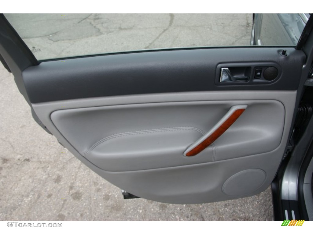 2004 Volkswagen Passat GLS Sedan Grey Door Panel Photo #62849311