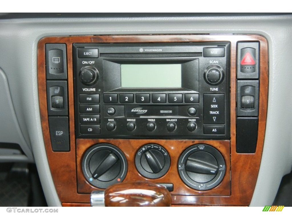 2004 Volkswagen Passat GLS Sedan Controls Photo #62849392