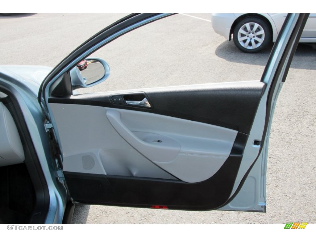 2007 Volkswagen Passat 2.0T Sedan Classic Grey Door Panel Photo #62854741