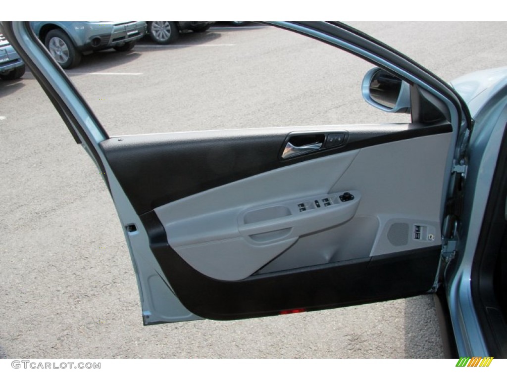 2007 Volkswagen Passat 2.0T Sedan Classic Grey Door Panel Photo #62854862