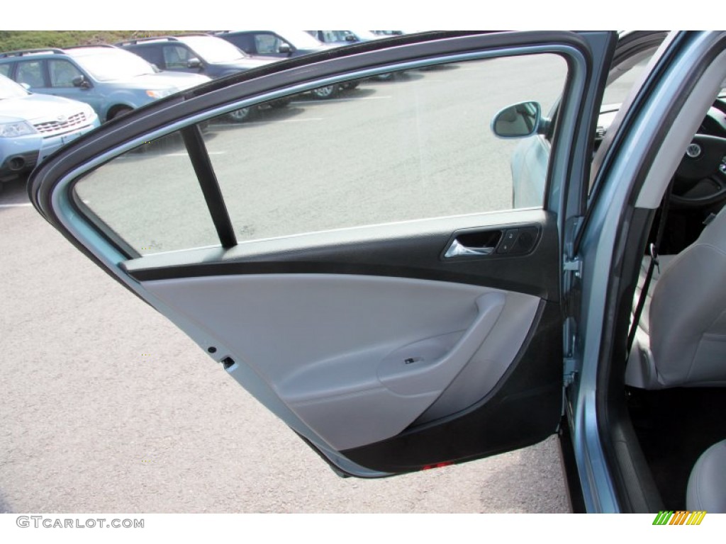 2007 Volkswagen Passat 2.0T Sedan Classic Grey Door Panel Photo #62854867