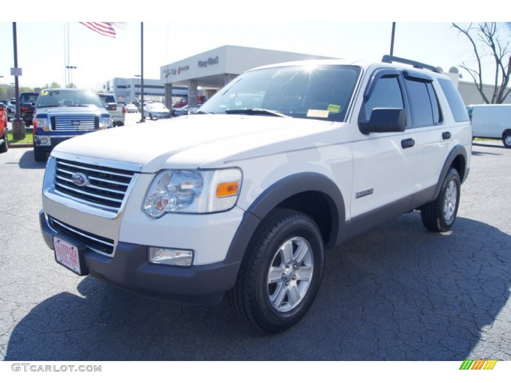 2006 Explorer XLT - Oxford White / Camel photo #6