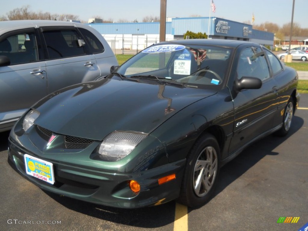 2002 Sunfire SE Coupe - Polo Green Metallic / Graphite photo #1