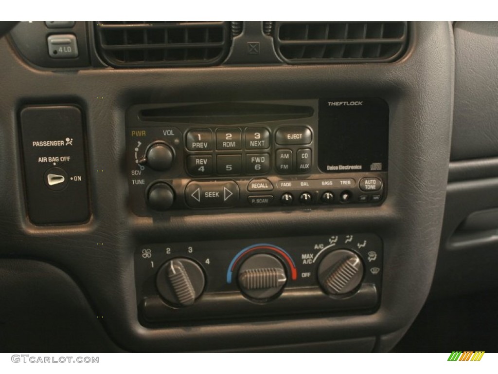 1999 S10 LS Regular Cab 4x4 - Light Pewter Metallic / Graphite photo #10