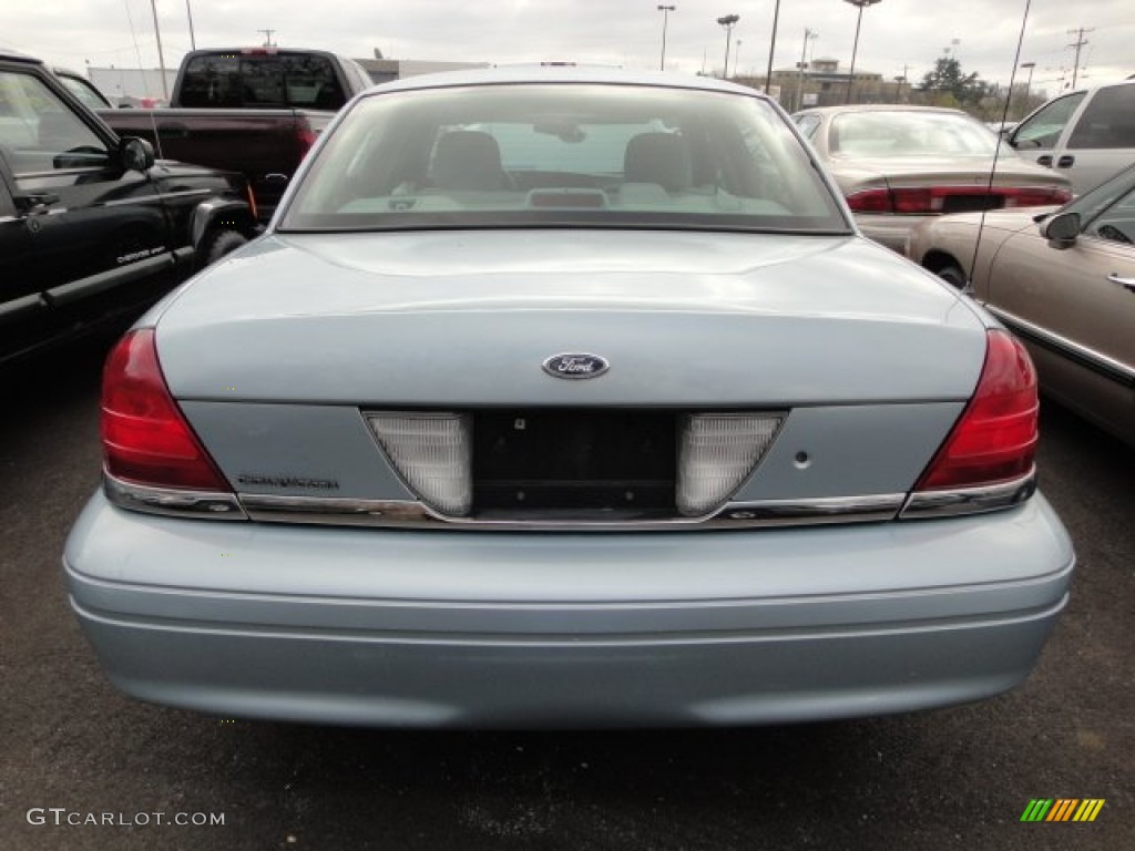 2005 Crown Victoria  - Light Ice Blue Metallic / Light Flint photo #3