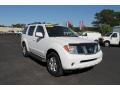 Avalanche White - Pathfinder SE Photo No. 3