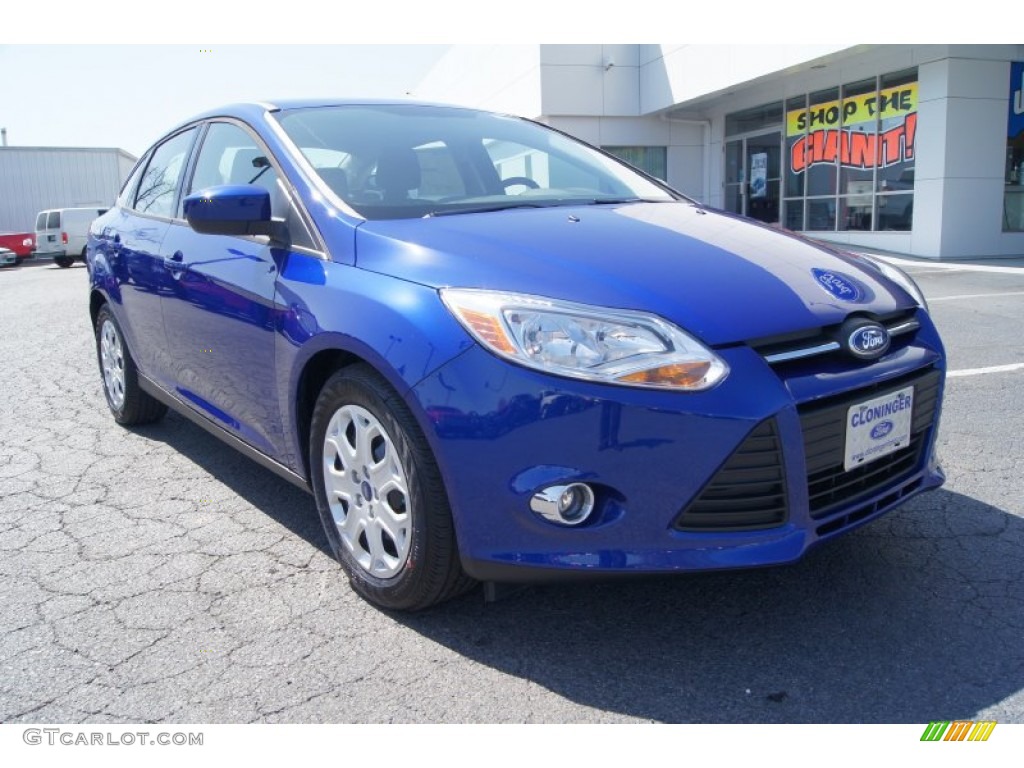 2012 Focus SE Sedan - Sonic Blue Metallic / Charcoal Black photo #2