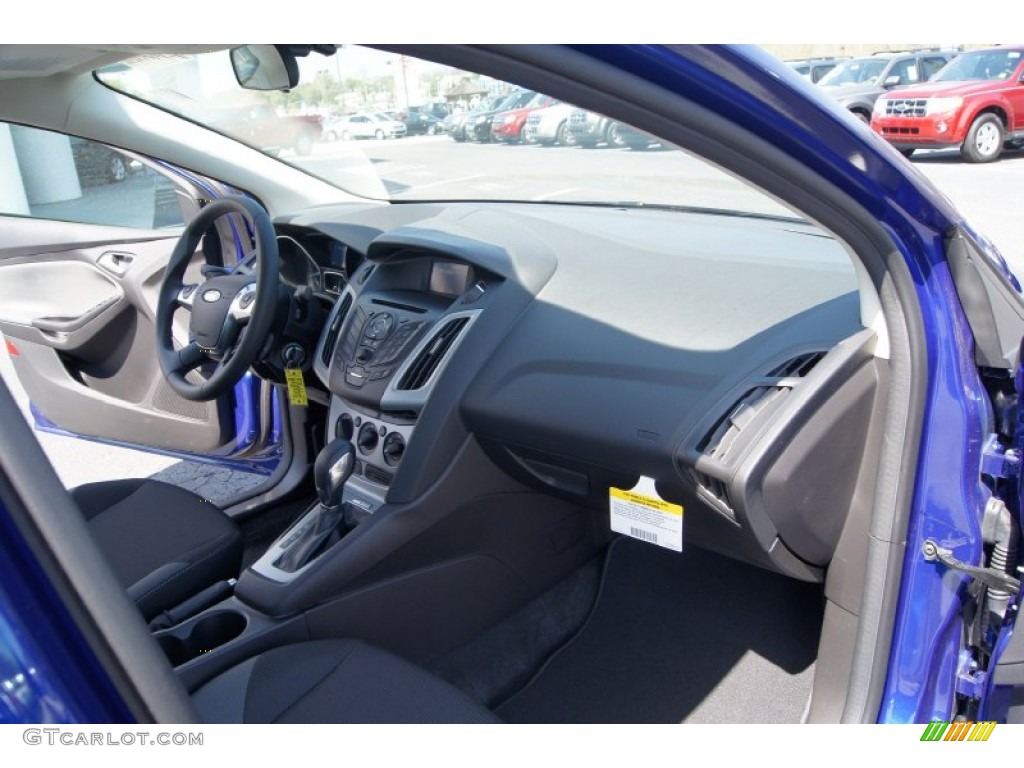 2012 Focus SE Sedan - Sonic Blue Metallic / Charcoal Black photo #12