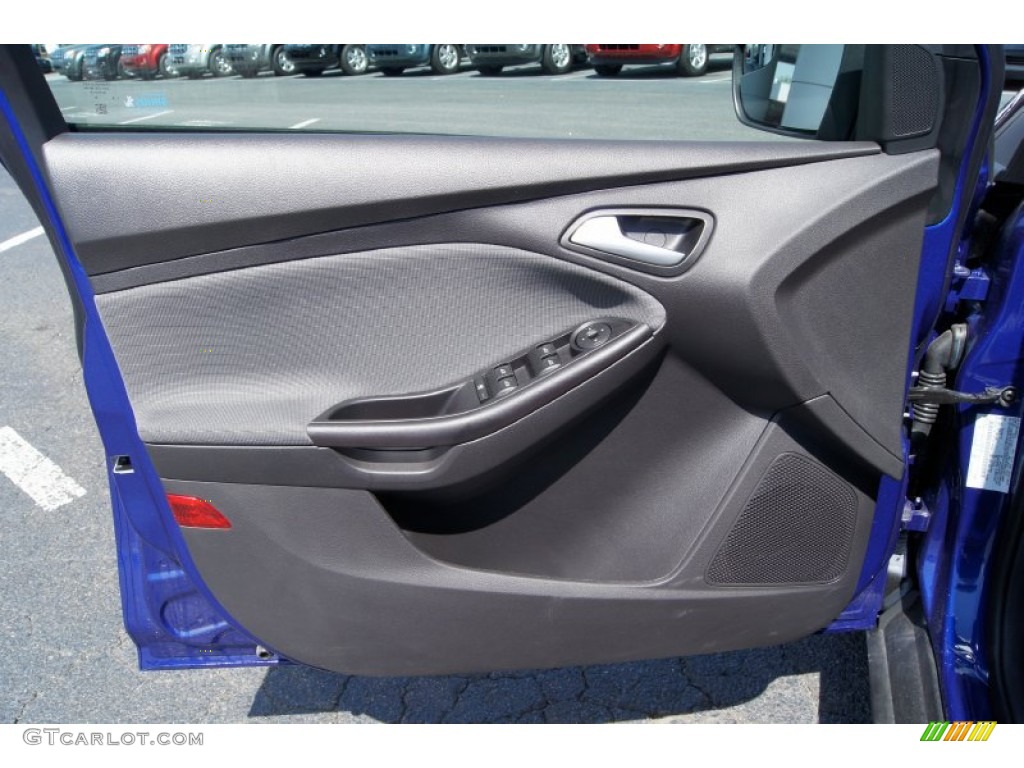 2012 Focus SE Sedan - Sonic Blue Metallic / Charcoal Black photo #16