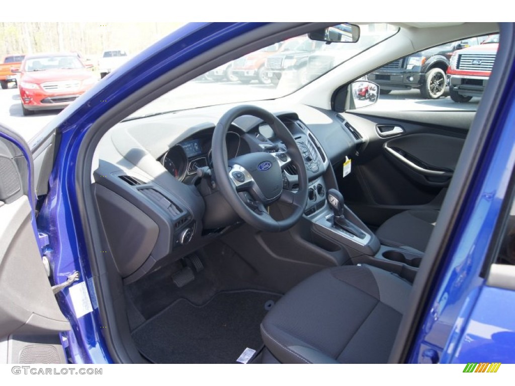 2012 Focus SE Sedan - Sonic Blue Metallic / Charcoal Black photo #18