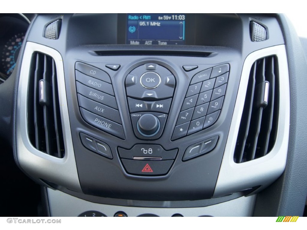 2012 Ford Focus SE Sedan Controls Photo #62878670