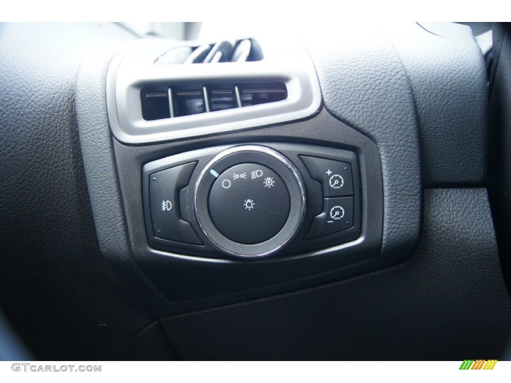 2012 Focus SE Sedan - Sonic Blue Metallic / Charcoal Black photo #29