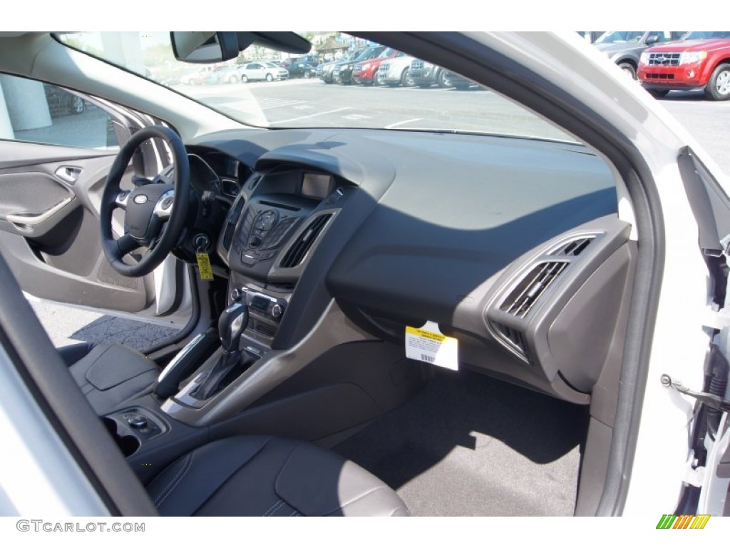 2012 Focus SEL 5-Door - Oxford White / Charcoal Black Leather photo #13