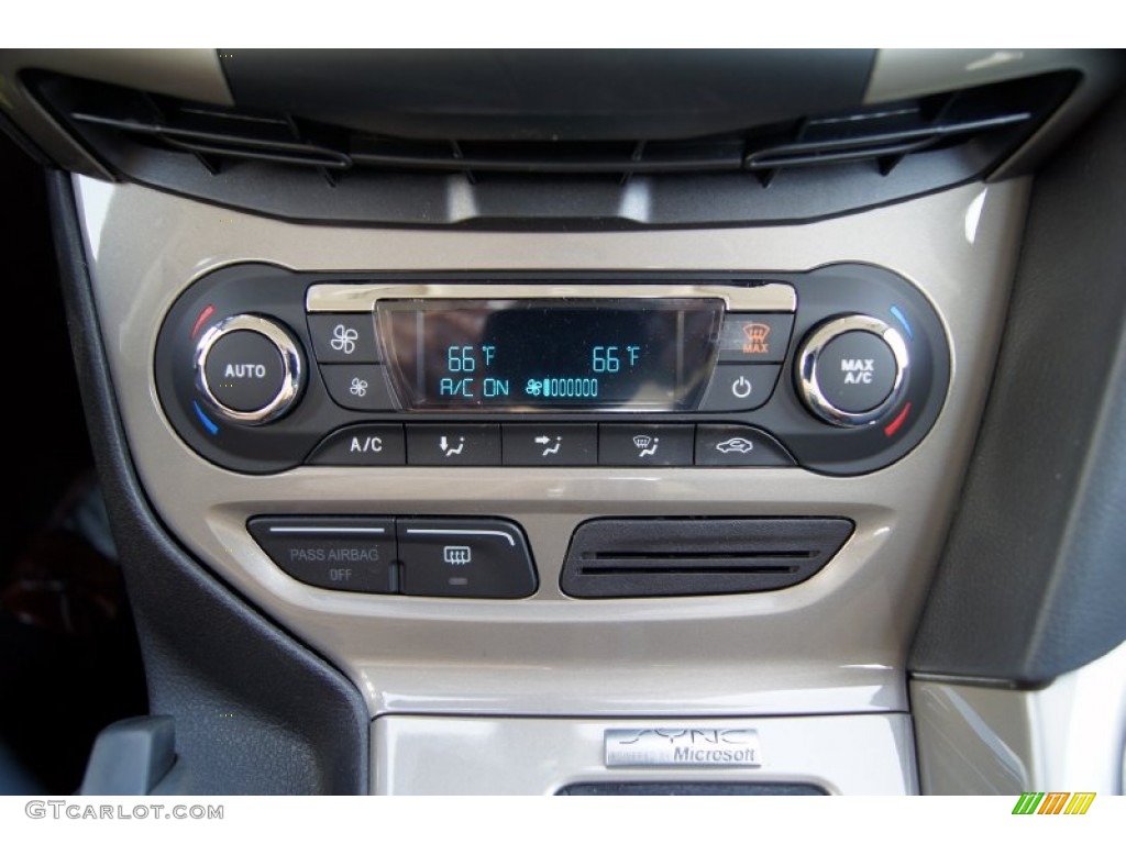 2012 Focus SEL 5-Door - Oxford White / Charcoal Black Leather photo #27