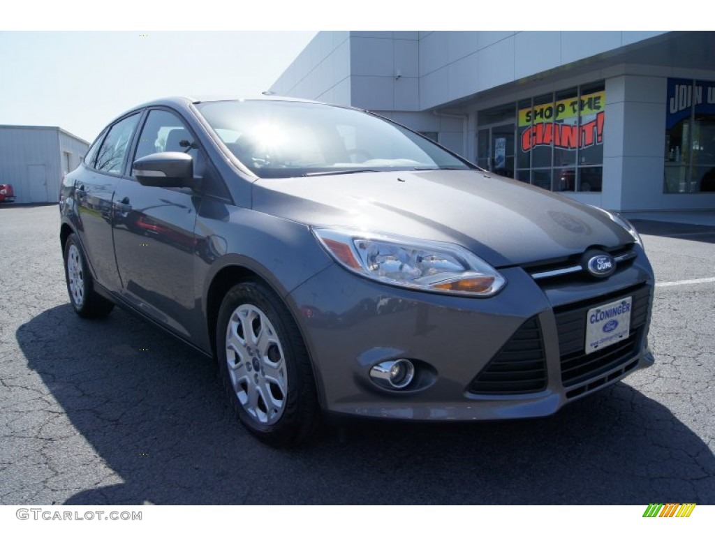 2012 Focus SE Sedan - Sterling Grey Metallic / Charcoal Black photo #2