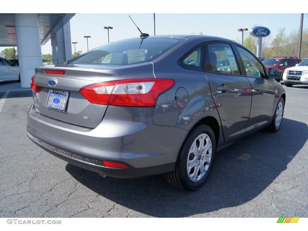 2012 Focus SE Sedan - Sterling Grey Metallic / Charcoal Black photo #3