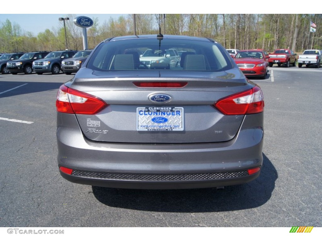 2012 Focus SE Sedan - Sterling Grey Metallic / Charcoal Black photo #4