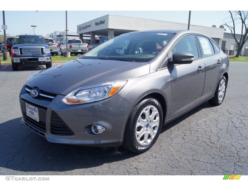 2012 Focus SE Sedan - Sterling Grey Metallic / Charcoal Black photo #6