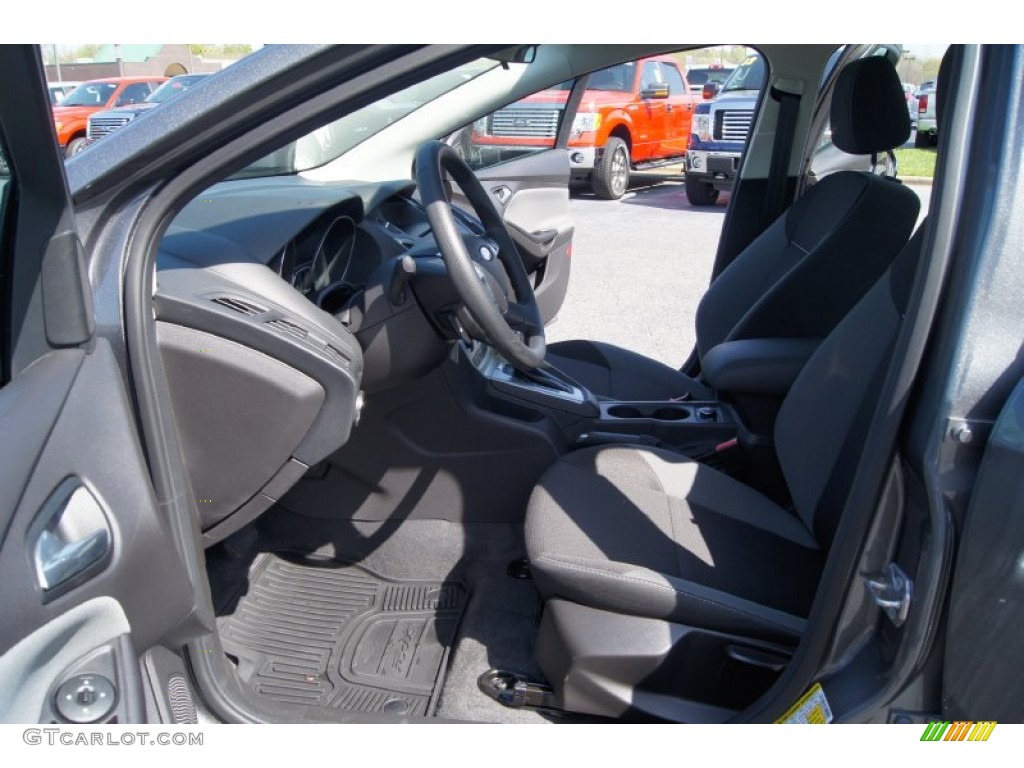 2012 Focus SE Sedan - Sterling Grey Metallic / Charcoal Black photo #8