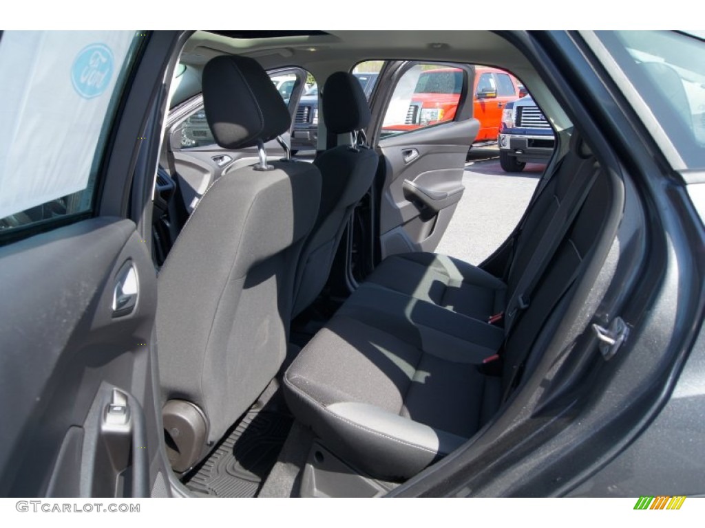 2012 Focus SE Sedan - Sterling Grey Metallic / Charcoal Black photo #9