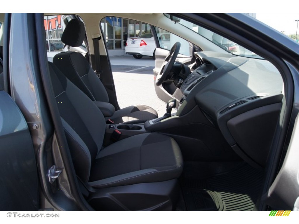 2012 Focus SE Sedan - Sterling Grey Metallic / Charcoal Black photo #11