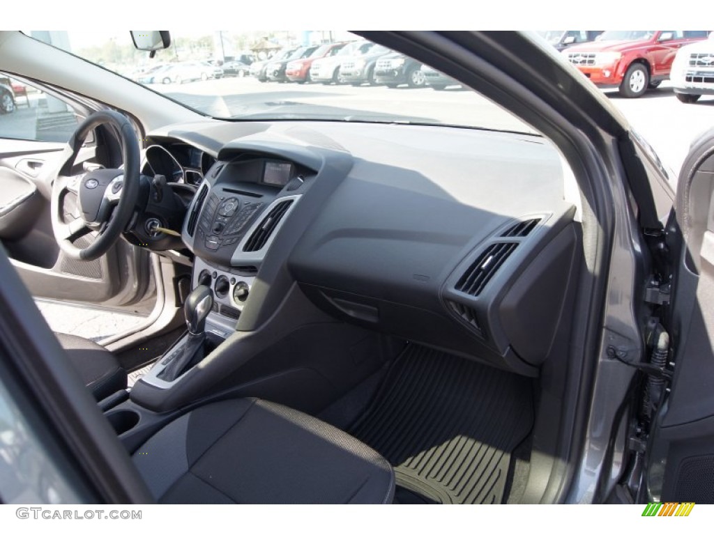 2012 Focus SE Sedan - Sterling Grey Metallic / Charcoal Black photo #12