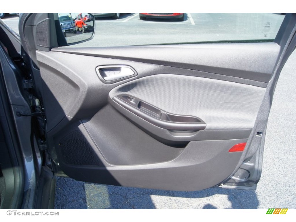 2012 Focus SE Sedan - Sterling Grey Metallic / Charcoal Black photo #13