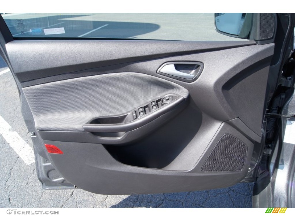 2012 Focus SE Sedan - Sterling Grey Metallic / Charcoal Black photo #16