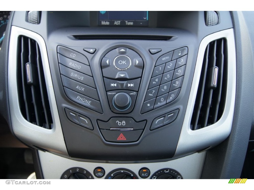 2012 Focus SE Sedan - Sterling Grey Metallic / Charcoal Black photo #25