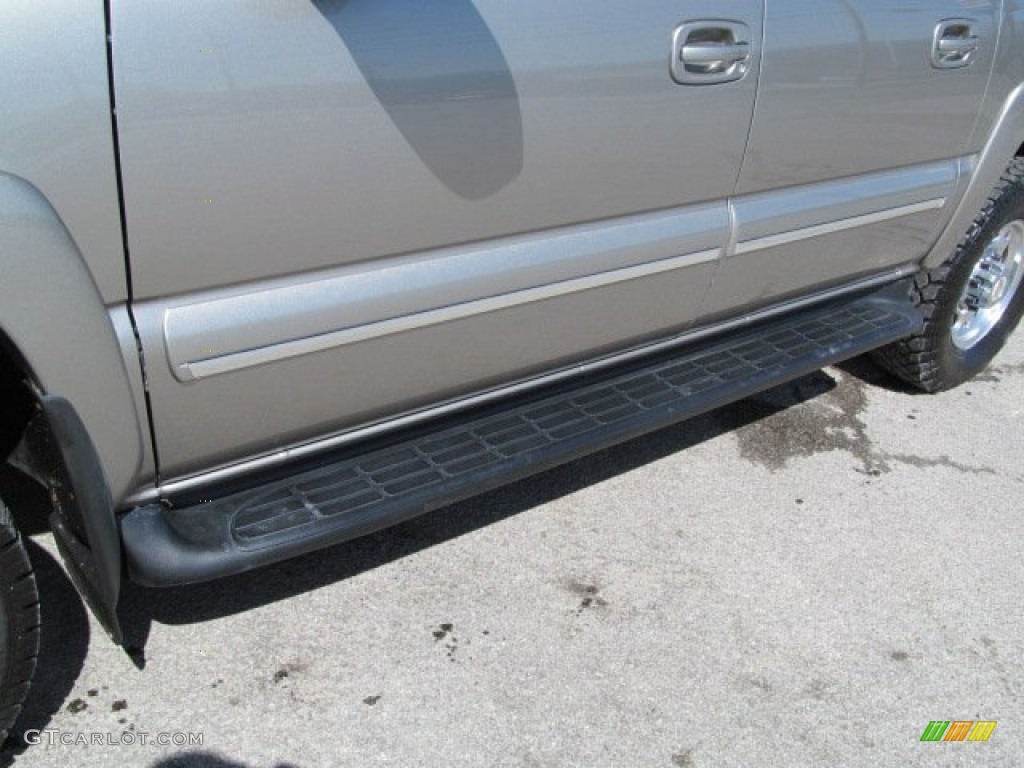 2003 Suburban 2500 LT 4x4 - Light Pewter Metallic / Tan/Neutral photo #4