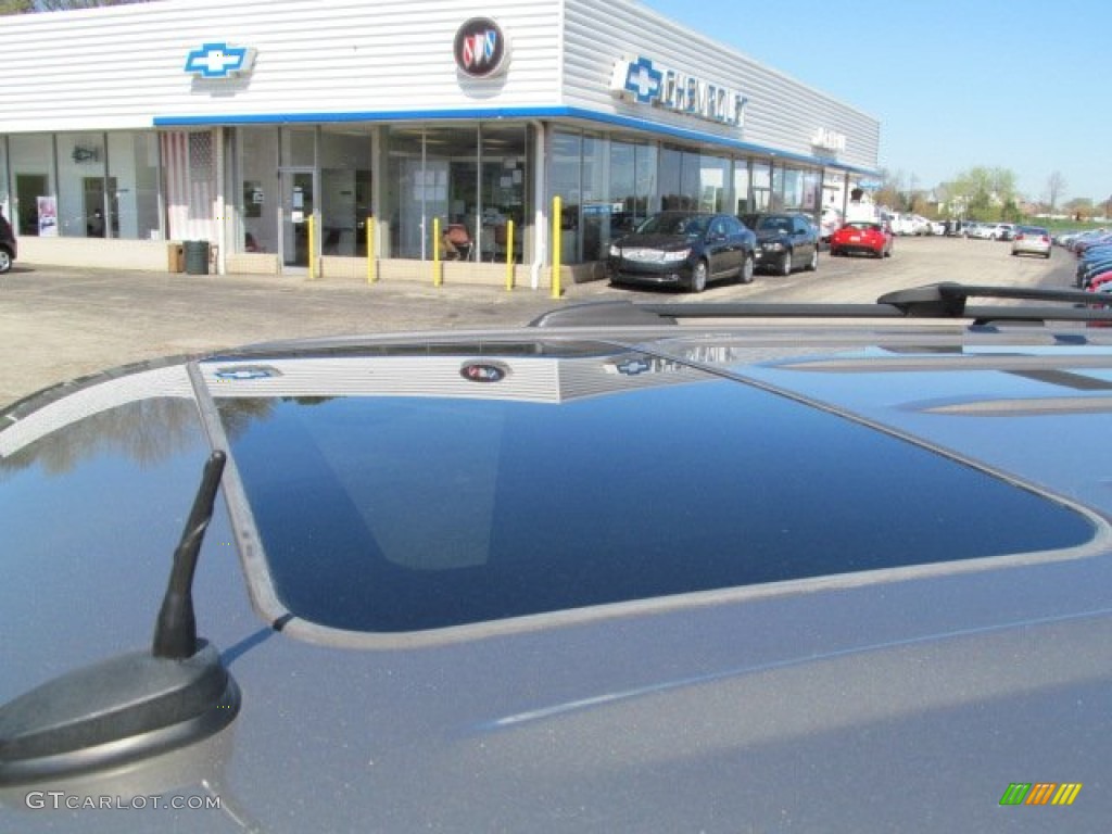 2003 Suburban 2500 LT 4x4 - Light Pewter Metallic / Tan/Neutral photo #5