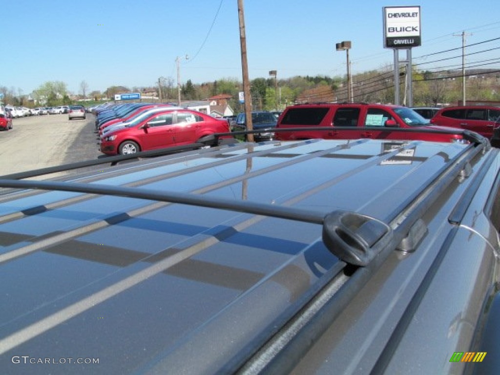 2003 Suburban 2500 LT 4x4 - Light Pewter Metallic / Tan/Neutral photo #6